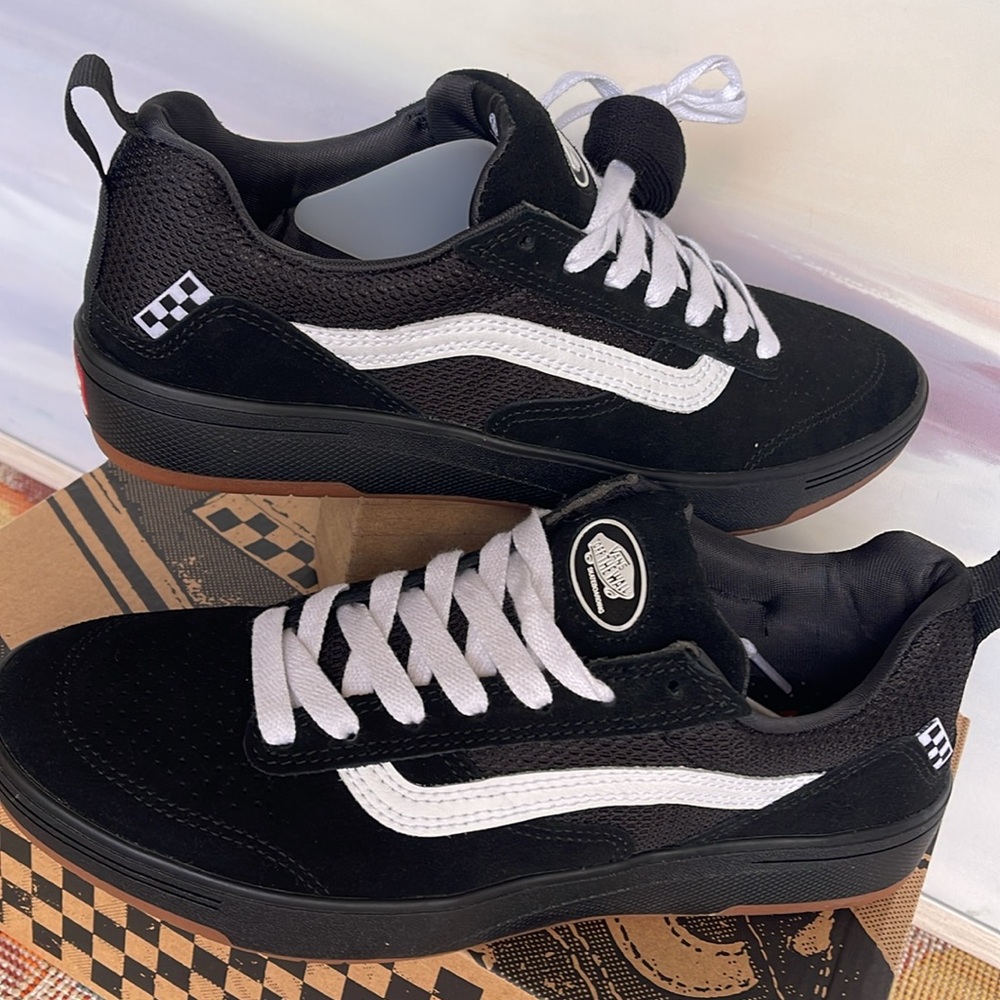 Vans WMNS Zahba
Black/White
VN0007QQBA2
Sneakers - Picture 10 of 16